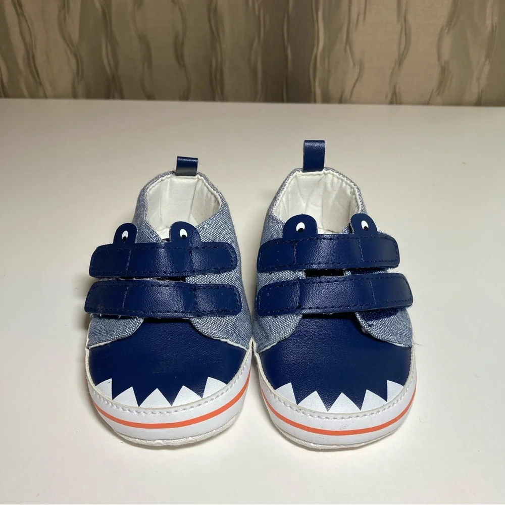 🌺 Carter's Baby Infant Boy's Size 6-9 M Blue Shark Eyes Teeth